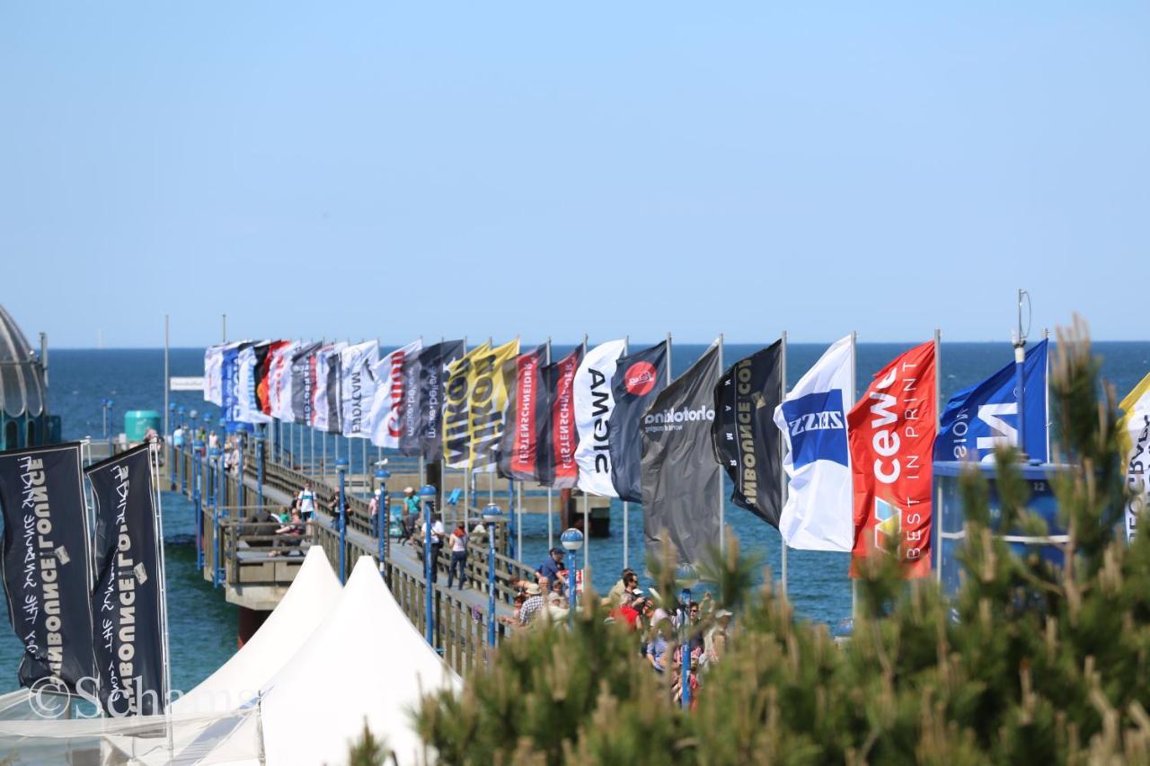 Ostseelagune Zingst, Exklusive Dhh, Strandnah, Sauna, Kamin, 3 Sz, 2 Baeder, Glasfaser, Haustierfrei, Garten Mit Suedterrasse, E-Ladesaeule, 2 Stellplaetze, Strandkorb, Fahrradschuppen, Waschmaschine, Trockner, Nichtraucher Buitenkant foto