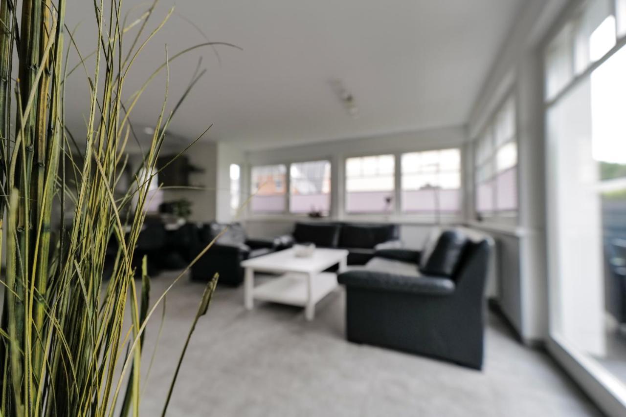 Ostseelagune Zingst, Exklusive Dhh, Strandnah, Sauna, Kamin, 3 Sz, 2 Baeder, Glasfaser, Haustierfrei, Garten Mit Suedterrasse, E-Ladesaeule, 2 Stellplaetze, Strandkorb, Fahrradschuppen, Waschmaschine, Trockner, Nichtraucher Buitenkant foto