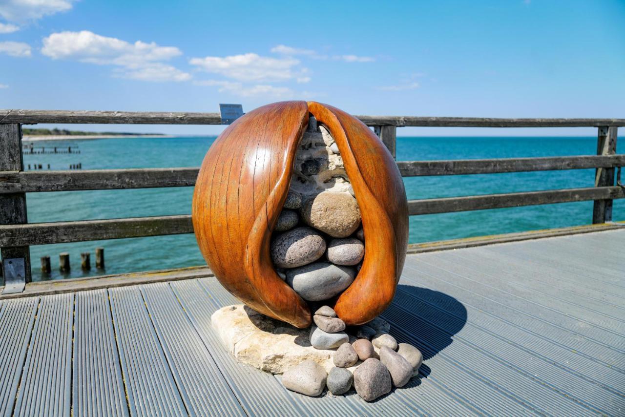 Ostseelagune Zingst, Exklusive Dhh, Strandnah, Sauna, Kamin, 3 Sz, 2 Baeder, Glasfaser, Haustierfrei, Garten Mit Suedterrasse, E-Ladesaeule, 2 Stellplaetze, Strandkorb, Fahrradschuppen, Waschmaschine, Trockner, Nichtraucher Buitenkant foto