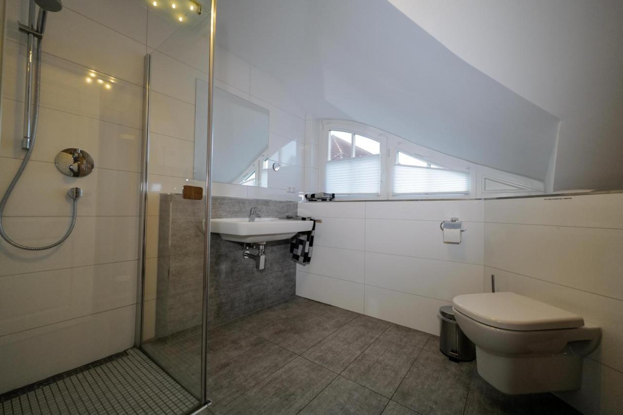 Ostseelagune Zingst, Exklusive Dhh, Strandnah, Sauna, Kamin, 3 Sz, 2 Baeder, Glasfaser, Haustierfrei, Garten Mit Suedterrasse, E-Ladesaeule, 2 Stellplaetze, Strandkorb, Fahrradschuppen, Waschmaschine, Trockner, Nichtraucher Buitenkant foto