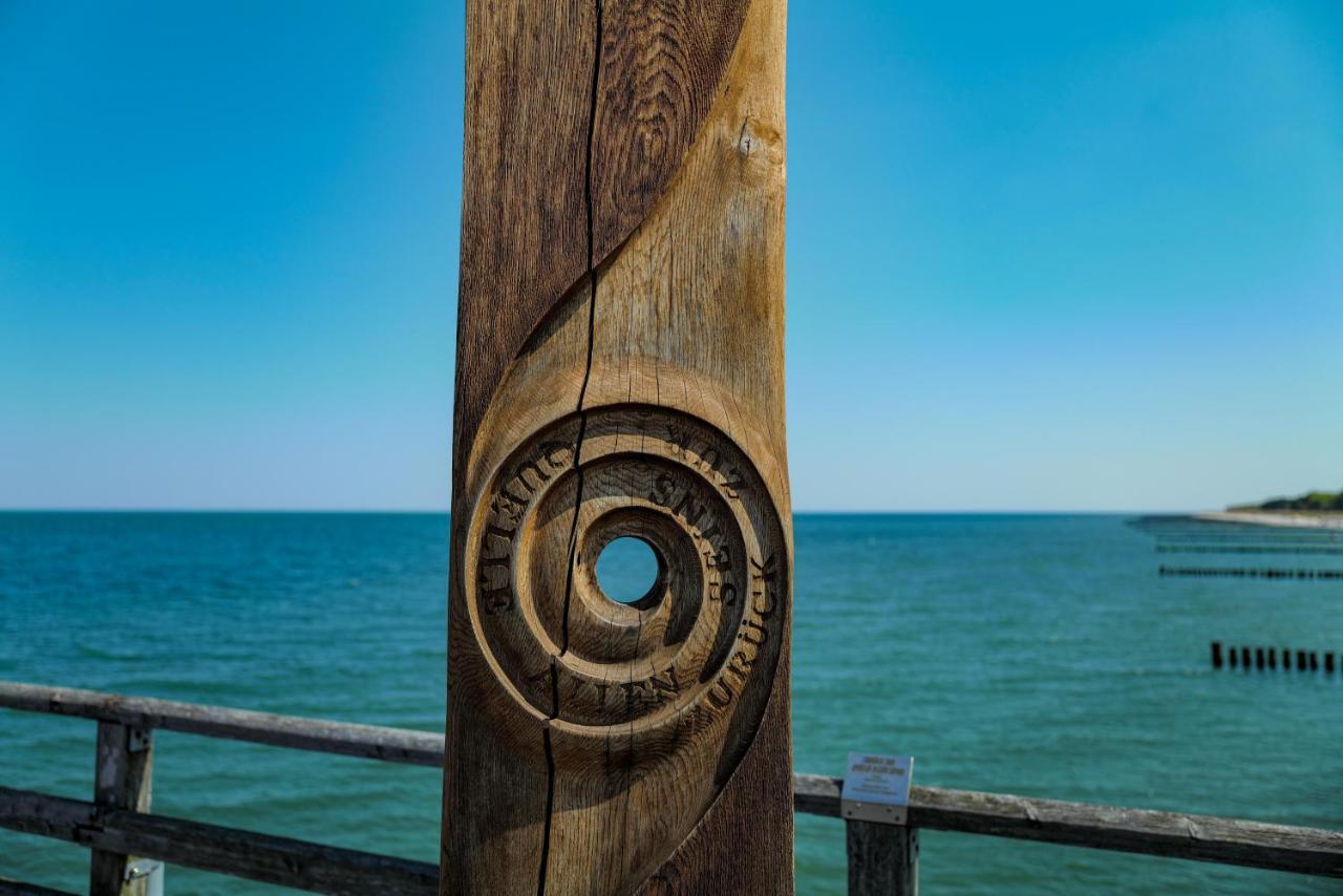 Ostseelagune Zingst, Exklusive Dhh, Strandnah, Sauna, Kamin, 3 Sz, 2 Baeder, Glasfaser, Haustierfrei, Garten Mit Suedterrasse, E-Ladesaeule, 2 Stellplaetze, Strandkorb, Fahrradschuppen, Waschmaschine, Trockner, Nichtraucher Buitenkant foto