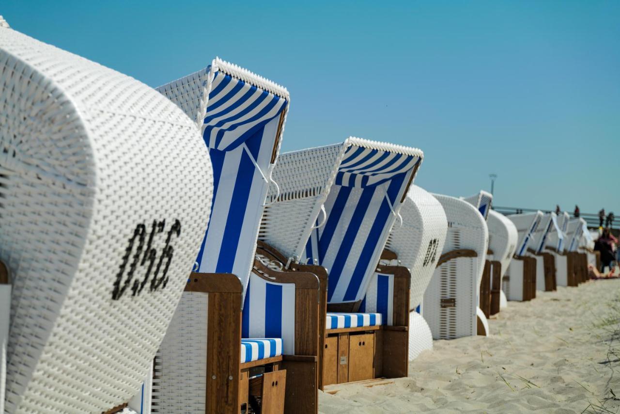 Ostseelagune Zingst, Exklusive Dhh, Strandnah, Sauna, Kamin, 3 Sz, 2 Baeder, Glasfaser, Haustierfrei, Garten Mit Suedterrasse, E-Ladesaeule, 2 Stellplaetze, Strandkorb, Fahrradschuppen, Waschmaschine, Trockner, Nichtraucher Buitenkant foto