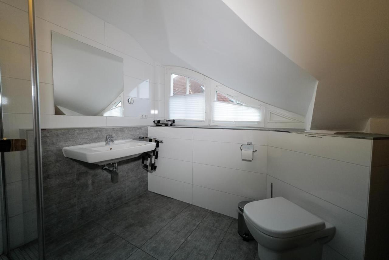 Ostseelagune Zingst, Exklusive Dhh, Strandnah, Sauna, Kamin, 3 Sz, 2 Baeder, Glasfaser, Haustierfrei, Garten Mit Suedterrasse, E-Ladesaeule, 2 Stellplaetze, Strandkorb, Fahrradschuppen, Waschmaschine, Trockner, Nichtraucher Buitenkant foto